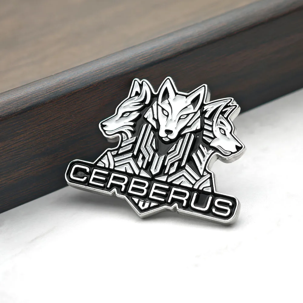 Cerberus-Brosche, griechische Mythologie, dreiköpfiger Hund, Metall-Reversnadel, Wolfskopf-Abzeichen, Punk-Taktiknadeln, Schmuck, Geschenk für Männer. – Detail 10