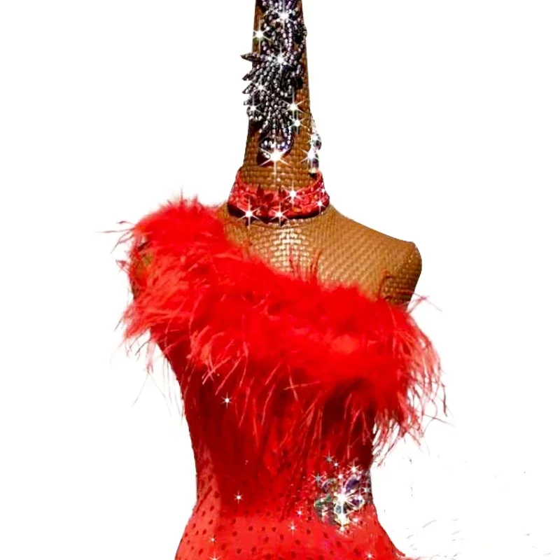 Vestido de baile latino profesional de plumas rojas para mujer, traje de Samba con flecos de diamantes de imitación, vestidos de competición de salón de Salsa Tango