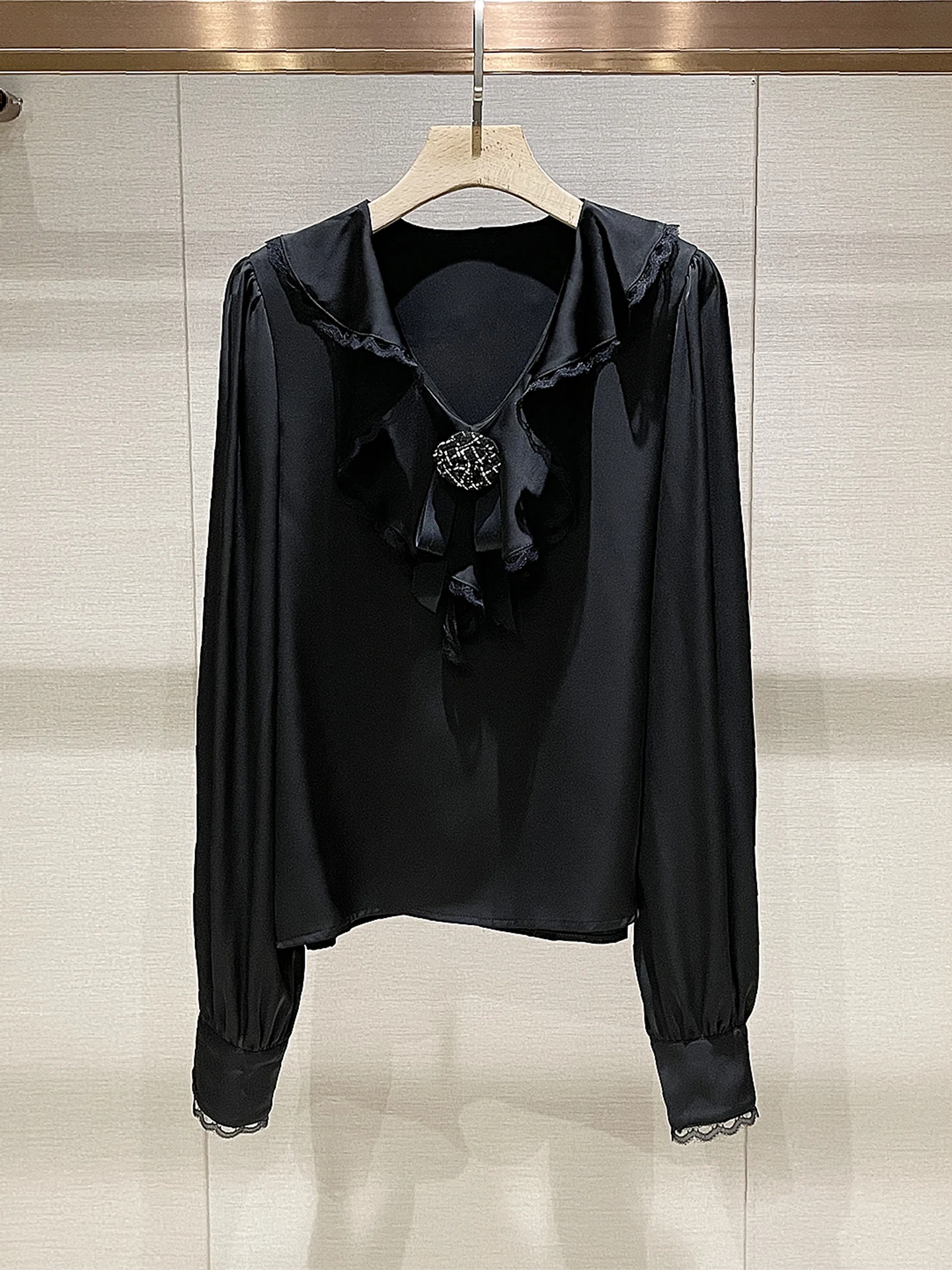 

Элегантная черная кружевная блузка с V-образным вырезом, весна 2026, с узлом, приталенная, для офиса, базовый слой, топ