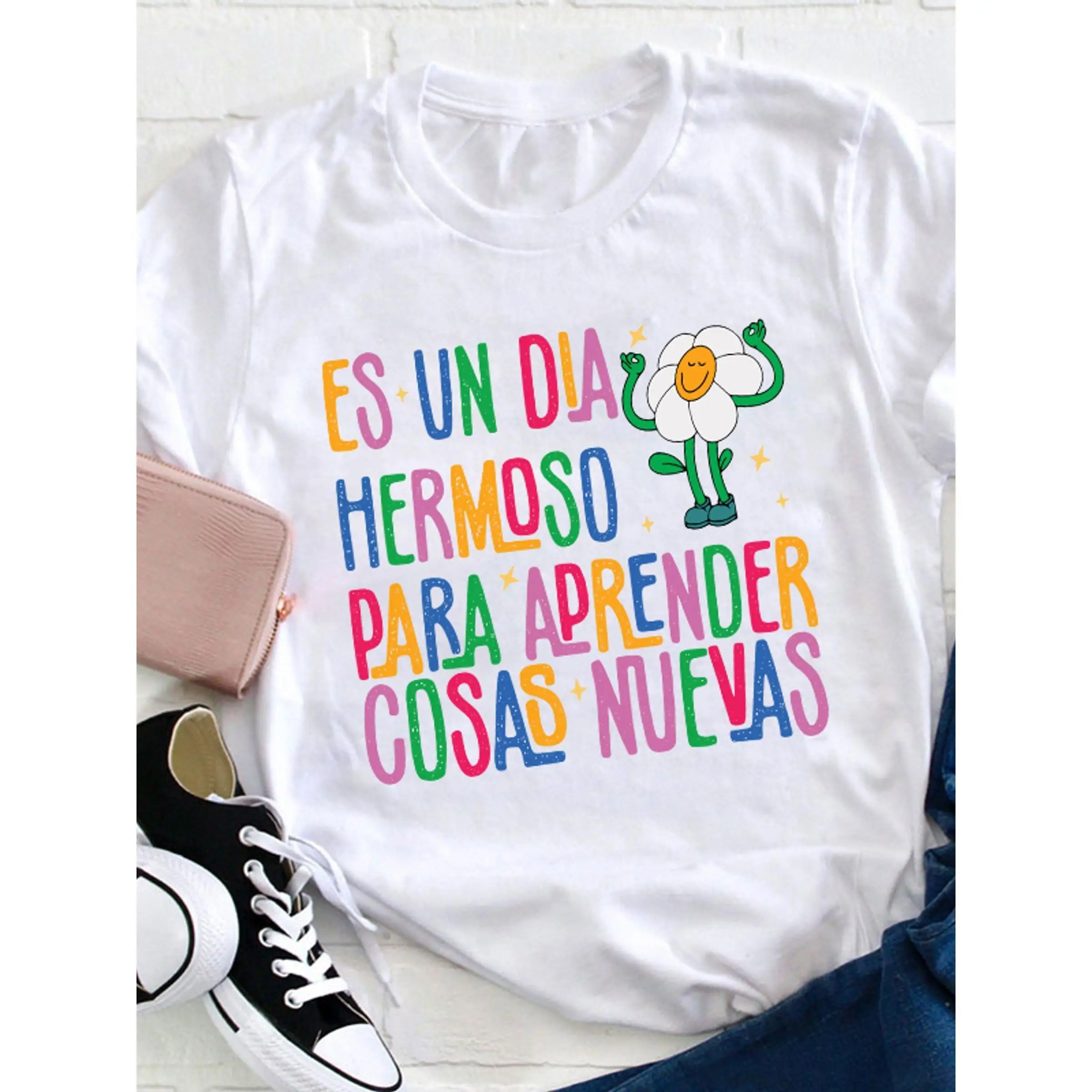 

New Unisex ''Es Un Dia Hermoso'' Spanish T-Shirt, ''A Beautiful Day to Learn'' Teacher Gift, Cute Floral Novelty Tee