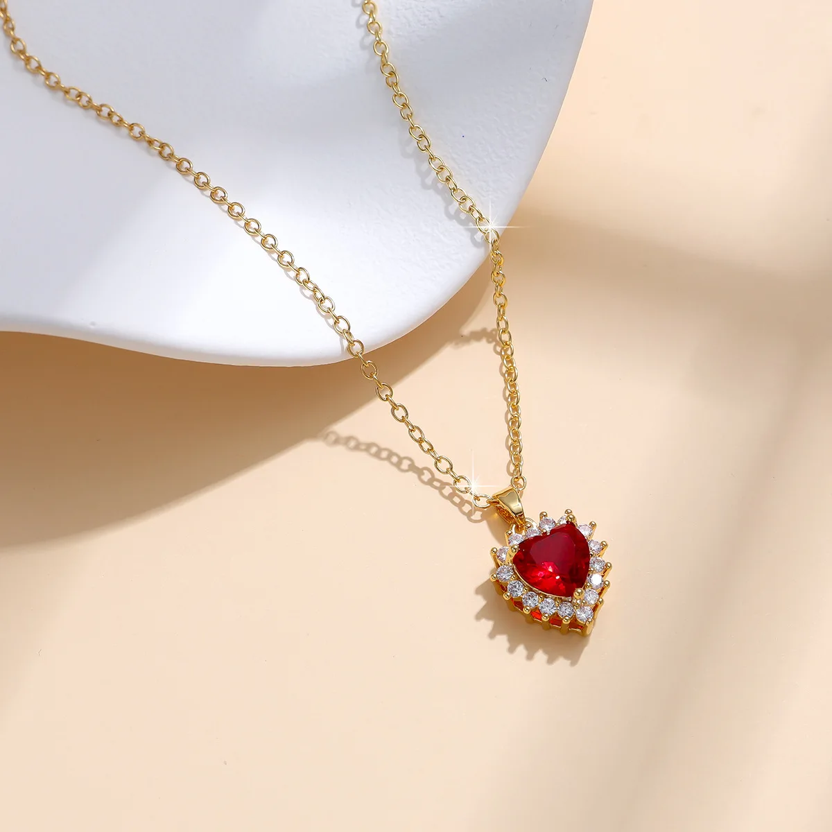 Exquisite jewelry gold-plated love retro ruby pendant necklace women's fashionable and versatile micro-inlaid zircon clavicle
