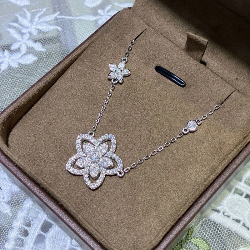 

Follow Cloud Total 0.9ct Full Moissanite Flower Pendant Necklace for Women 925 Sterling Silver Plated 18k Gold Diamond Neckchain