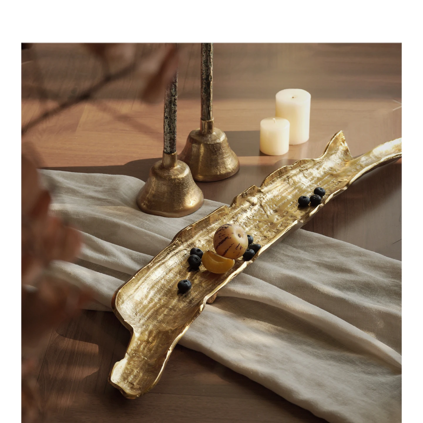 80cm Golden Aluminum Crafted Tree-Stem Tray Luxury Artistic Decorative Fruit Bowl for Home Desk Table