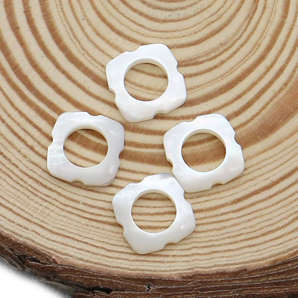 10x10 مللي متر مربع مياه البحر الطبيعية الأبيض قذيفة كبيرة حفرة الخرز شقة مصقول قلادة بسيطة القرط صنع المجوهرات الإكسسوارات 2 قطعة