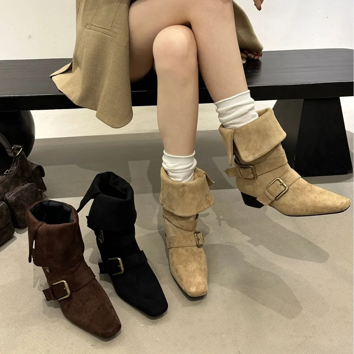 

Женские замшевые короткие ботинки с квадратным носком, широкие ботинки на толстом каблуке, складные коричневые женские ботинки в стиле вестерн, модные зимние женские ботинки на открытом воздухе