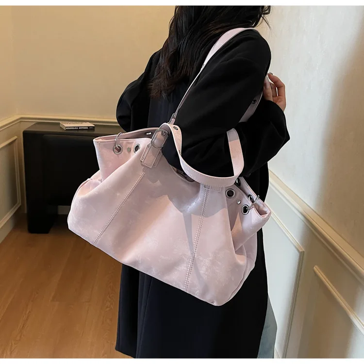 Large Vintage Women's Handbag description 21