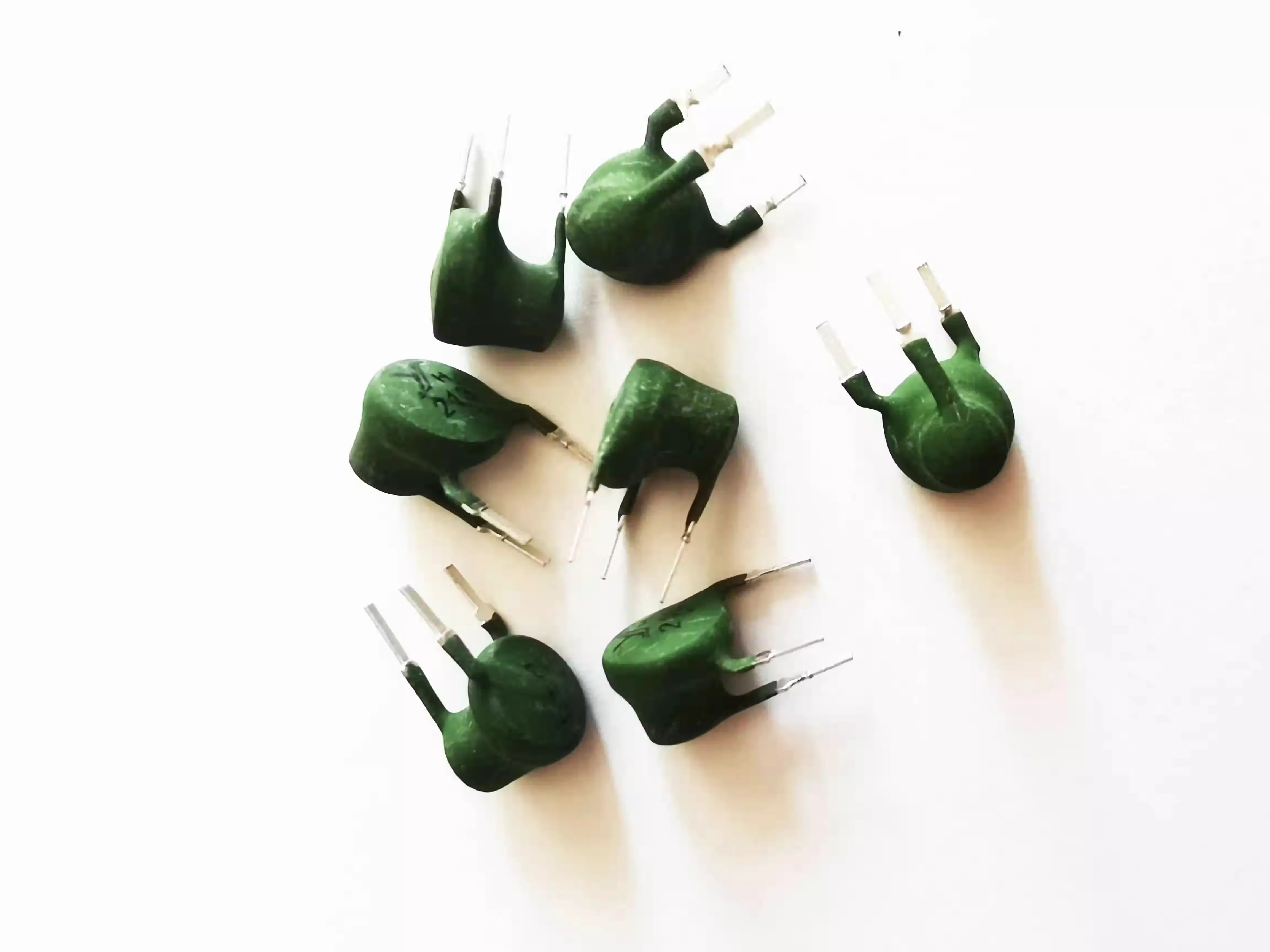 Varistor termistor PTC 100 Uds MZ11-06D400-800RM/07D391 H213