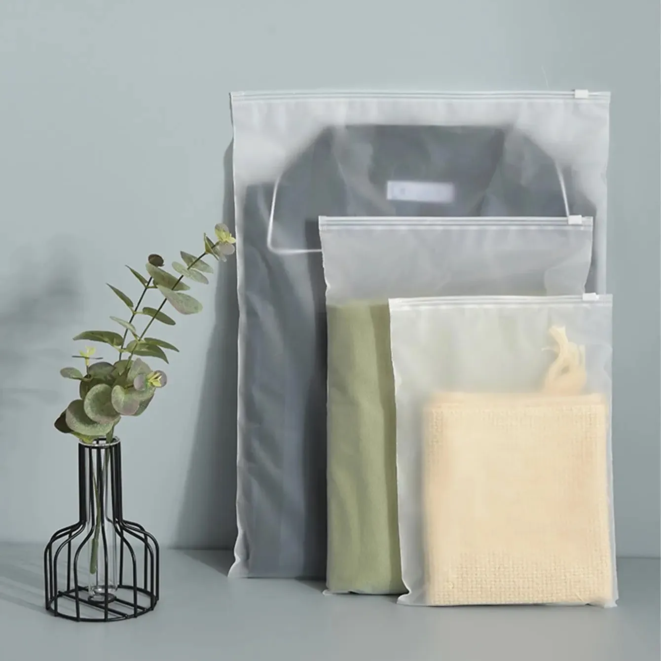 Matte Plastic Garment Zipper Pouches, Reusable Dustproof Bags for Shirts Dresses Clothes Separate Apparel Storage Pack