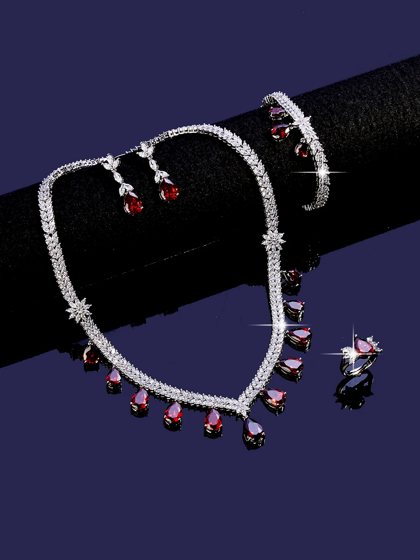 

Luxury 4PCS Full of Cubic Zirconia Red Water Drop Rhodium Platinum Plating Necklace Set Lady Wedding Banquet Party Jewelry Set