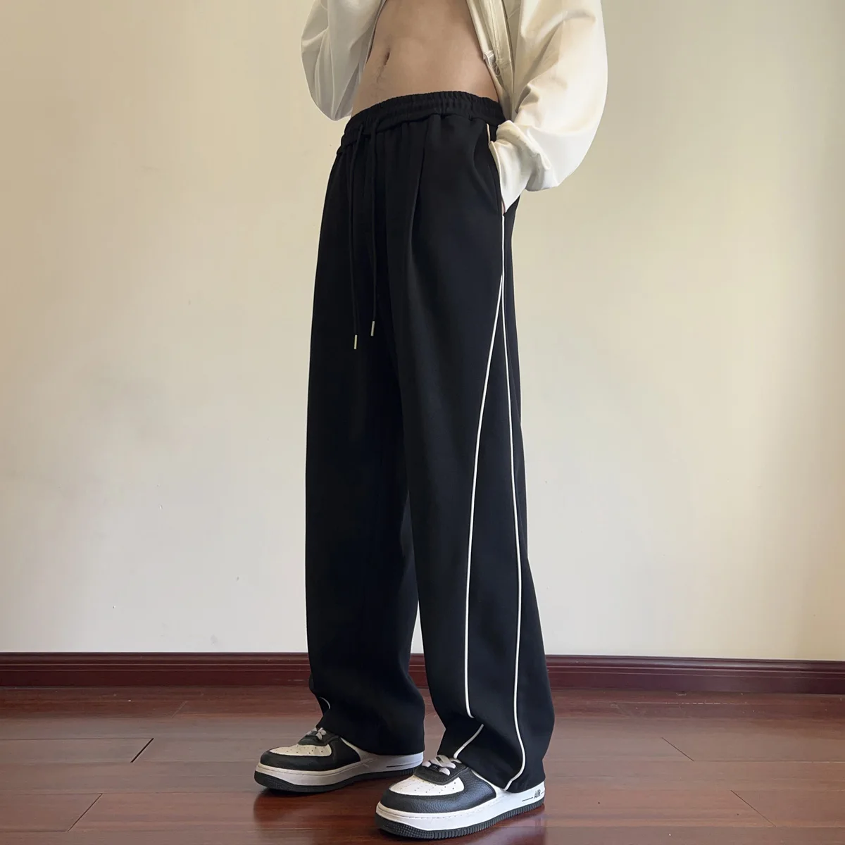 

Designer Luminous Stripe Men Sweatpants Oversized Joggers Pant Solid Drawstring Long Straight Casual Freedom Trousers