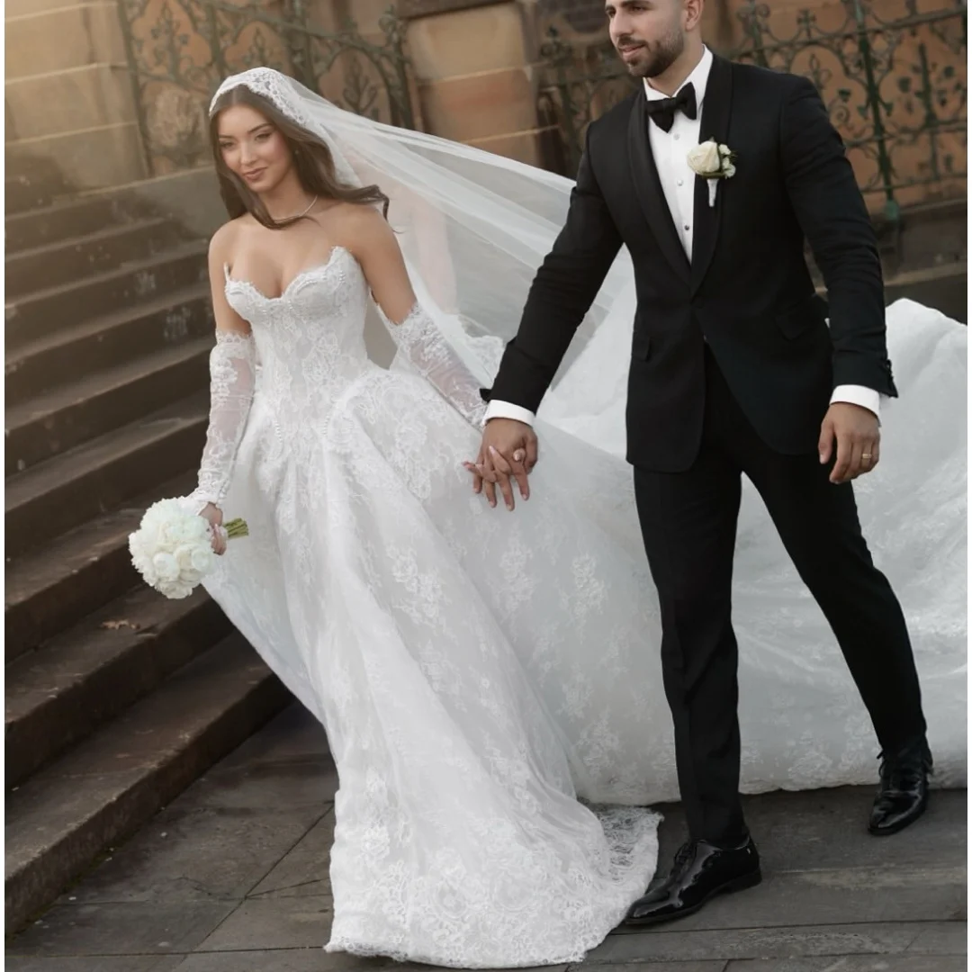 

Sweetheart Lace Corset Wedding Dresses with Gloves Vintage Bridal Gown Sweep Train Exquisite Dress robe de mariée Customized
