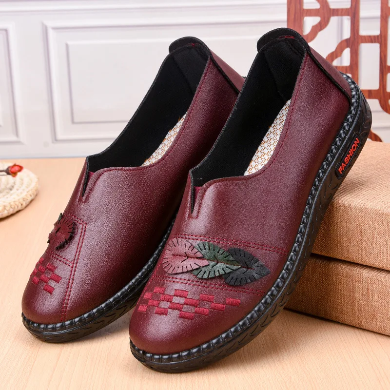 Autumn Women's Leather Loafers Soft Sole Casual Flats Shoes Ladies Comfortable Slip On Driving Shoes Grandma Shoes Free Shipping