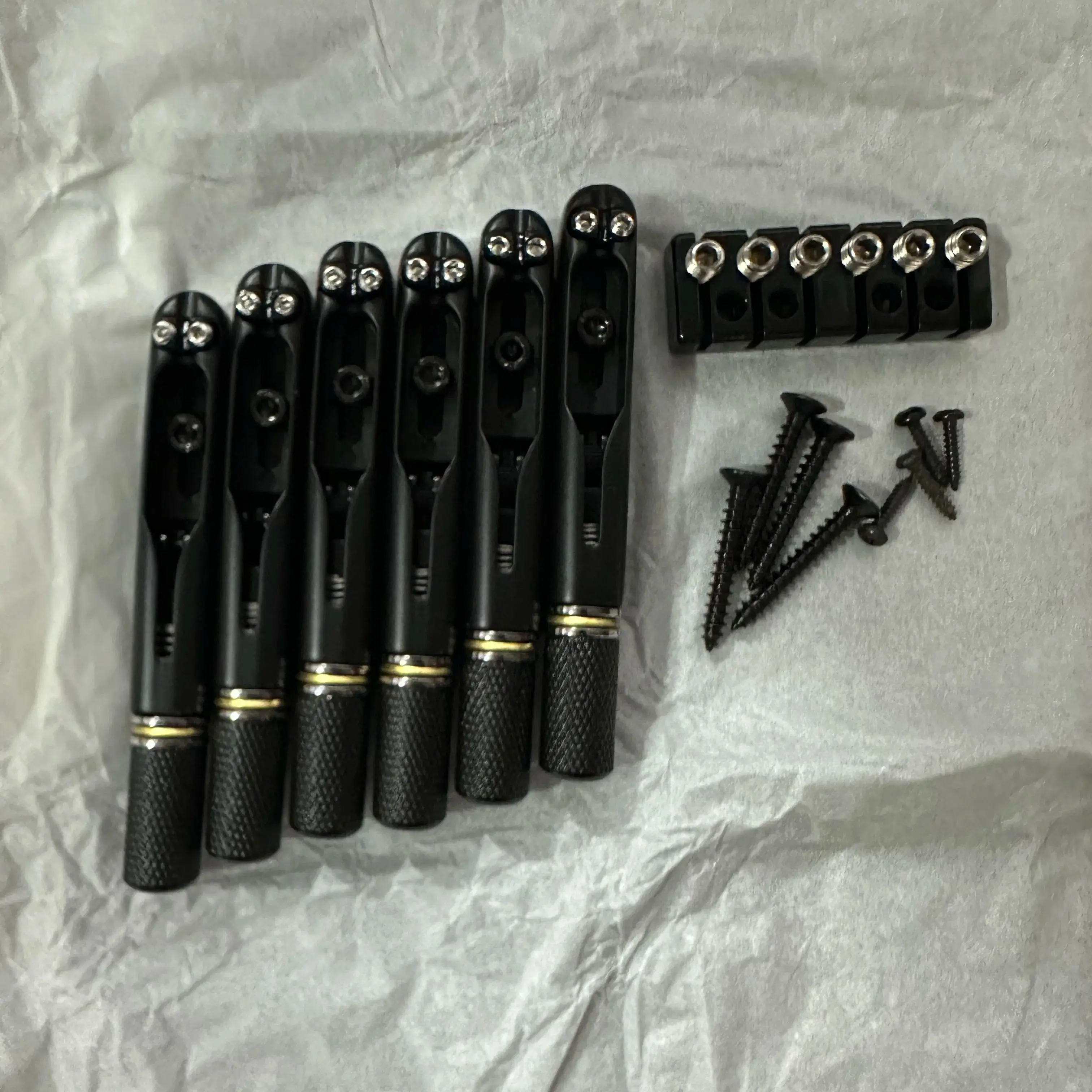 1 conjunto de ponte de guitarra sem cabeça, 6 cordas e porca superior, ponte fixa única, pontes de guitarra inclinadas para guitarra elétrica, preto