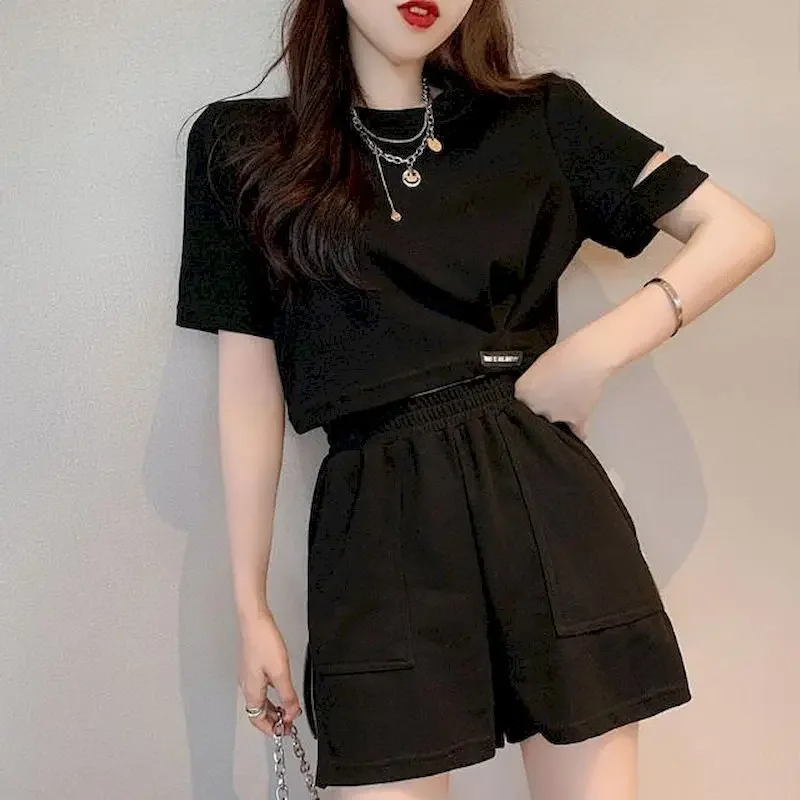 

Casual Sports Suits Women 2024 Summer Fashion Design Sense Short-sleeved T-shirt and Shorts Two Piece Sets Womens Short Suits