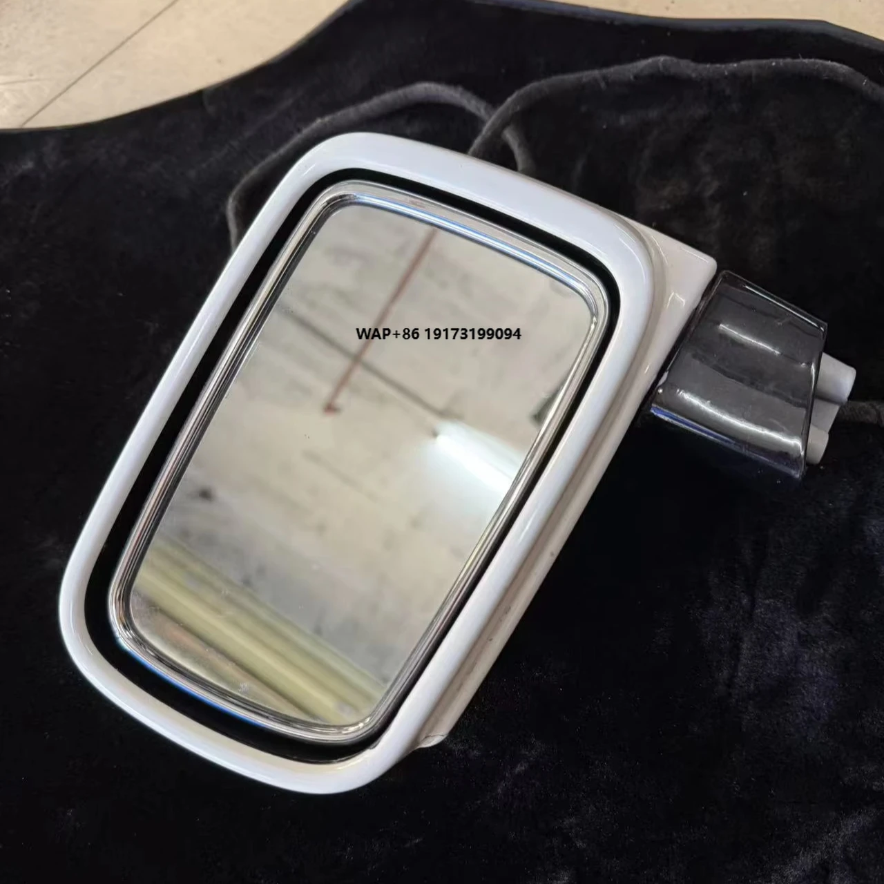 

The left outer rearview mirror of the For Phantom 51167189337