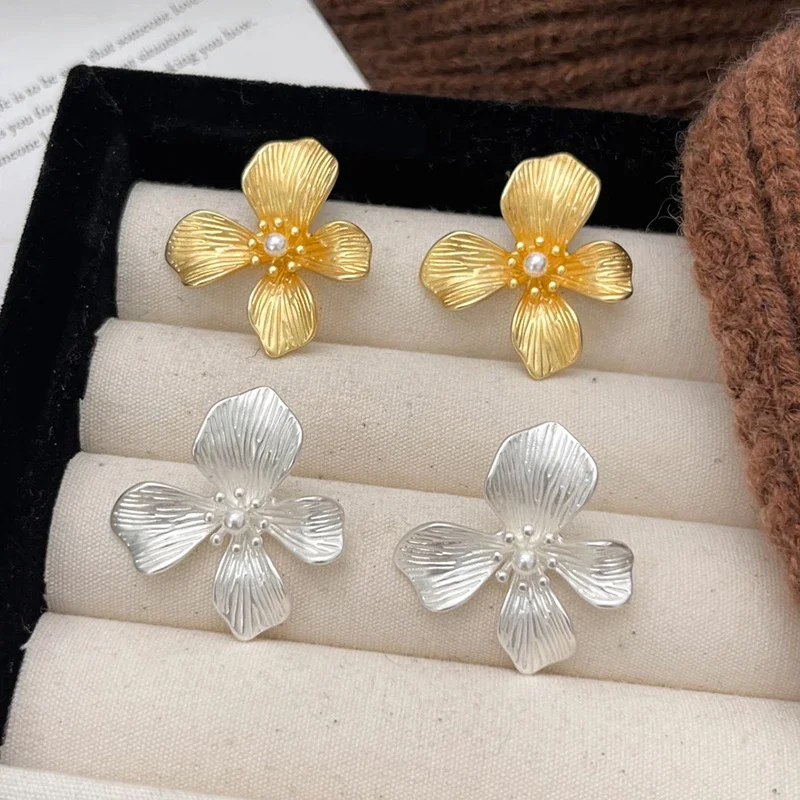 Retro Charming Pearl Exaggerated Four Petals Plant Flower Stud Earrings for Women Cute Plant Fine Jewelry Minimalist Accessories