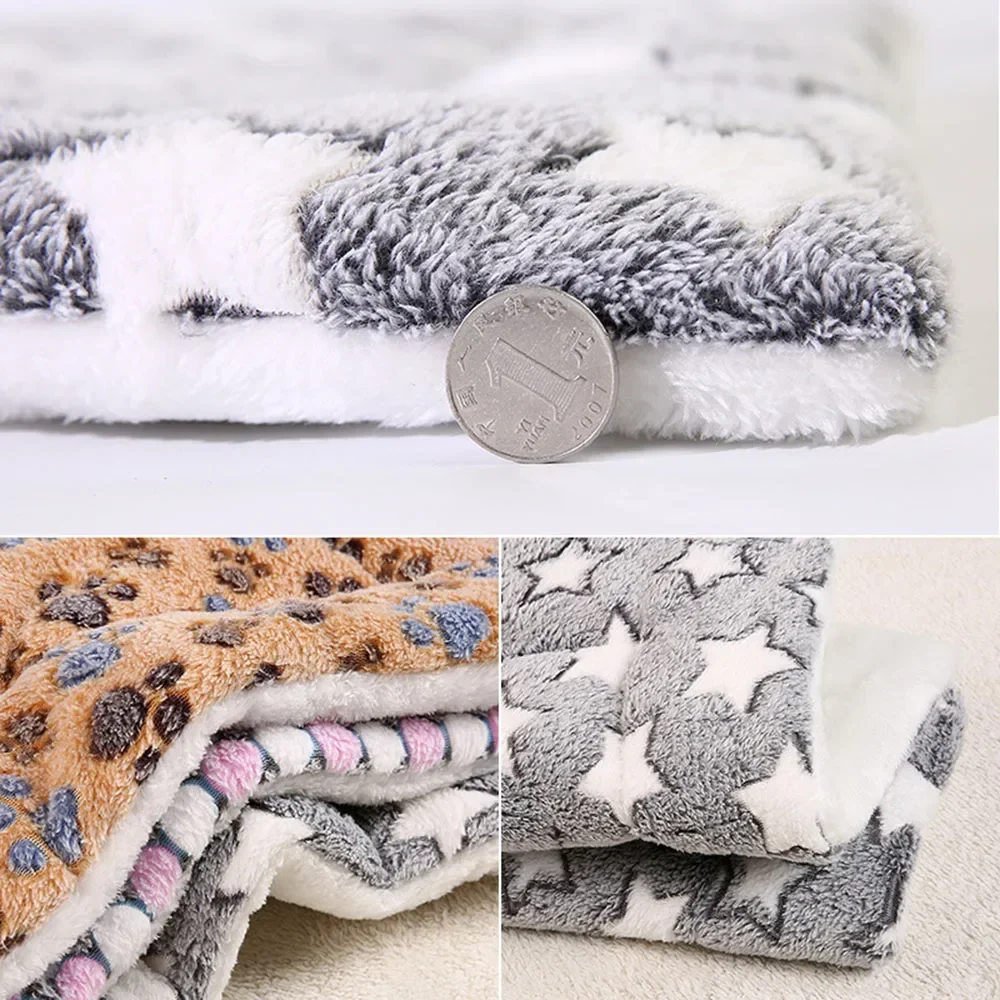 Fleece Dog Blanket Machine Washable Pet Bed Mat Soft and Warm Cat & Dog Cage Sleep Mat for Kennel Crate Cushion for Large Dogs