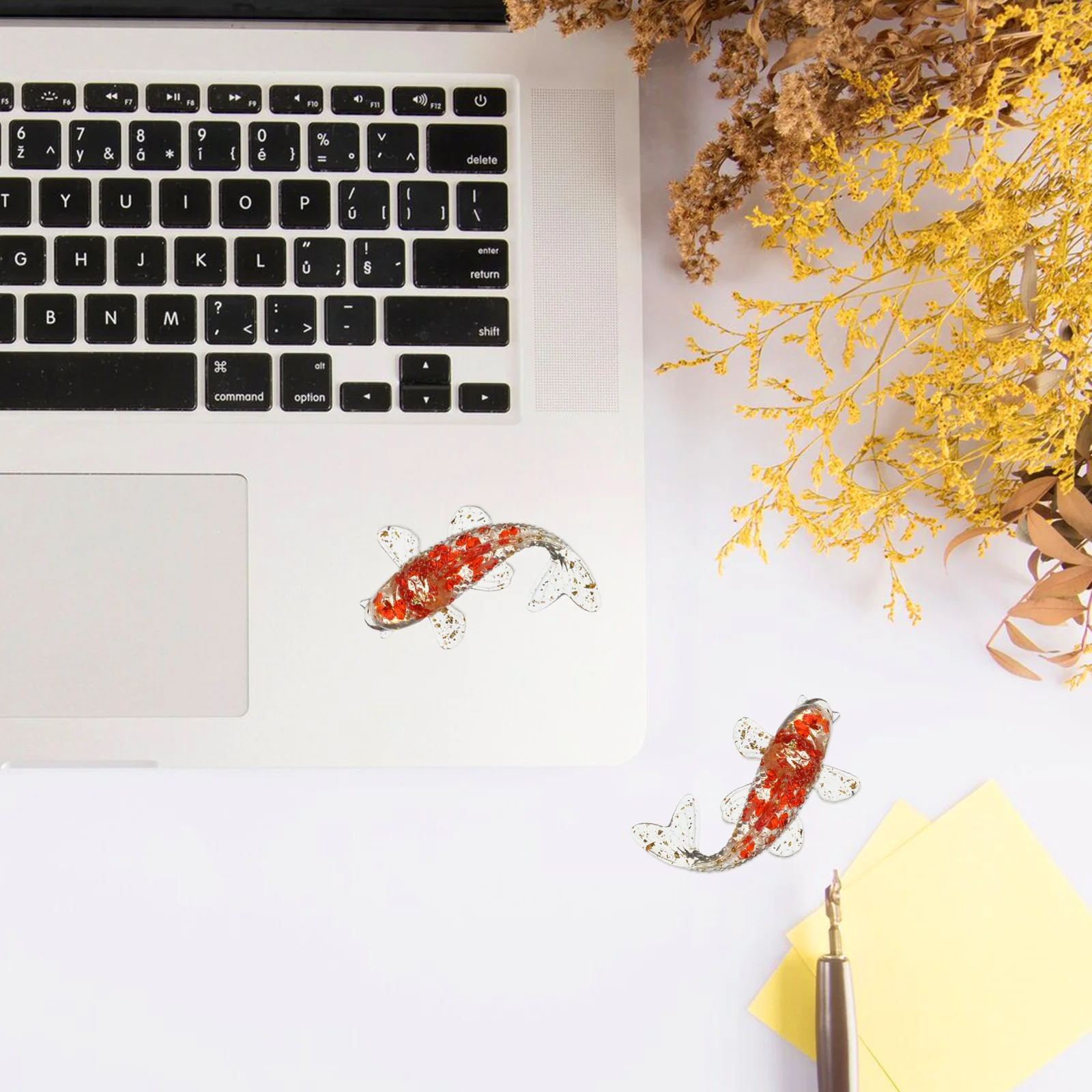 

2Pcs Crystal Fish Decoration Durable Resin Epoxy Material Small Table Statue Fish Ornament for Home Office Wedding