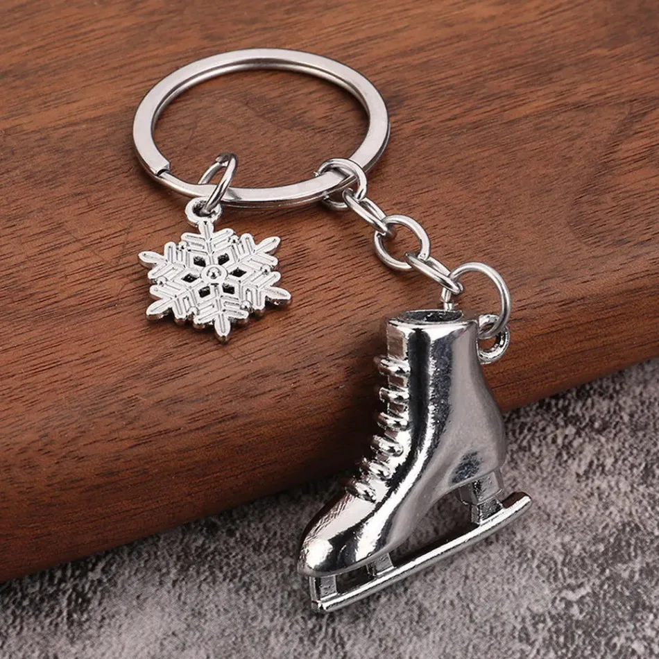 

1Pc Car Mini Snow Skates Styling Decoration Pendant Keychain Car Winter Sports Creative Key Ring Auto Interior Accessories