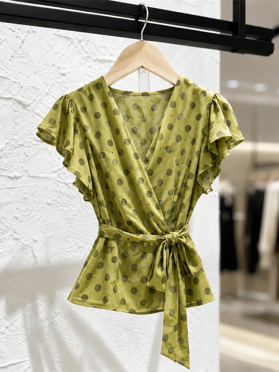 

Elegant V-Neck Polka Dot Shirt Slimming Fashion Trend Summer 2026 Women's Silk Top Korean Style Commute Short Sleeve Regular ...