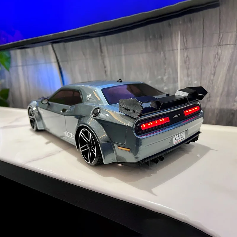 HNR Hongnuo H9802 1/10 Controle Remoto Elétrico Flat Running Drift Car Simulação Dodge SRT Carro Modelo RC com tração nas quatro rodas