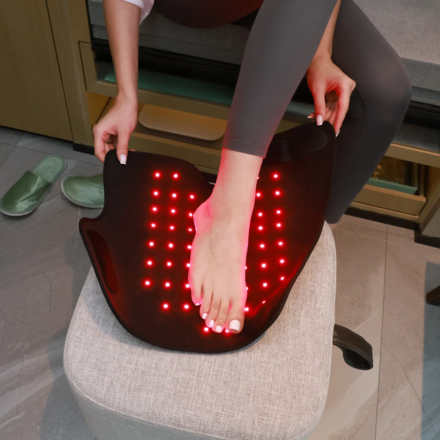 Hersteller 660 nm 850 nm tragbare flexible Fußpantoffeln Ausrüstung Gerät Stiefel Puls Rote Infrarot-Lichttherapie