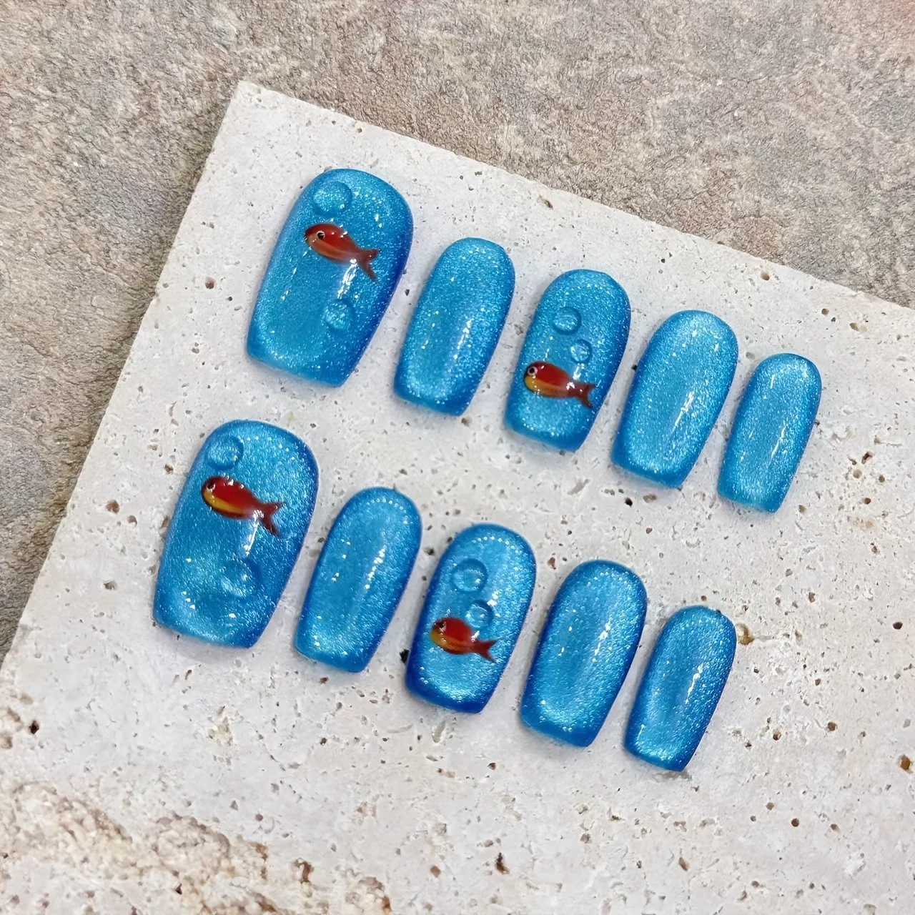 10 pçs high-end puro artesanal usar unhas bonito curto azul pérola de vidro olhos de gato unhas falsas artesanais, peixe amarelo e mar azul cuspir bu