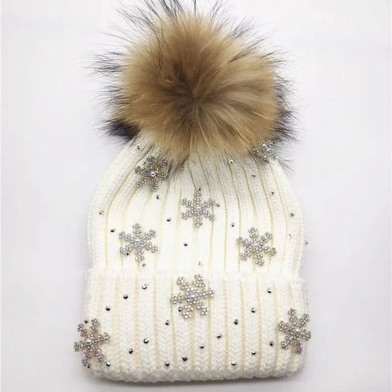 

Зимние женские вязаные шапки с помпоном из натурального меха енота, бусины со стразами и жемчугом, вязаные шапки из натурального меха для девочек, шляпа с капюшоном