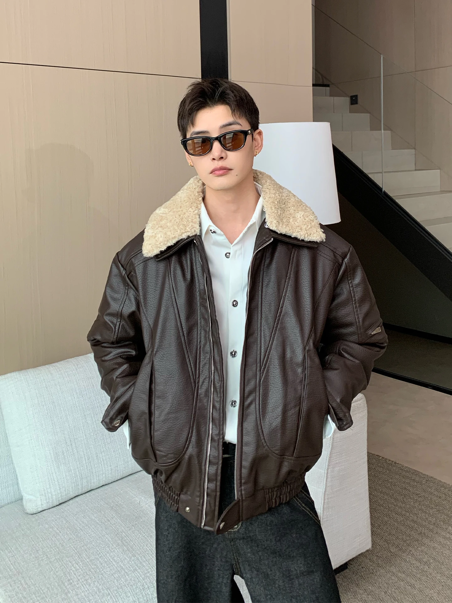 الرجال 2025 شتاء جديد انفصال فو الفراء طوق بولي معاطف معاطف جلدية الذكور وسيم دراجة نارية جاكيتات الرجعية سميكة الدافئة السترات #4