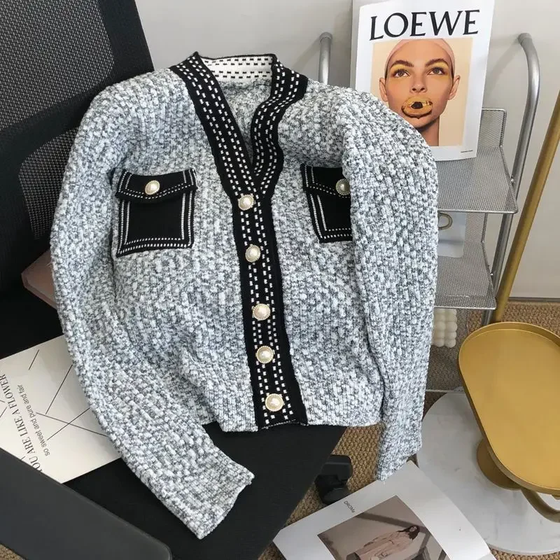 Xiaoxiangfeng Contrasting Color Knitted Cardigan Women's Spring and Autumn V-neck Top Pearl Button High-end Sweater Jacket