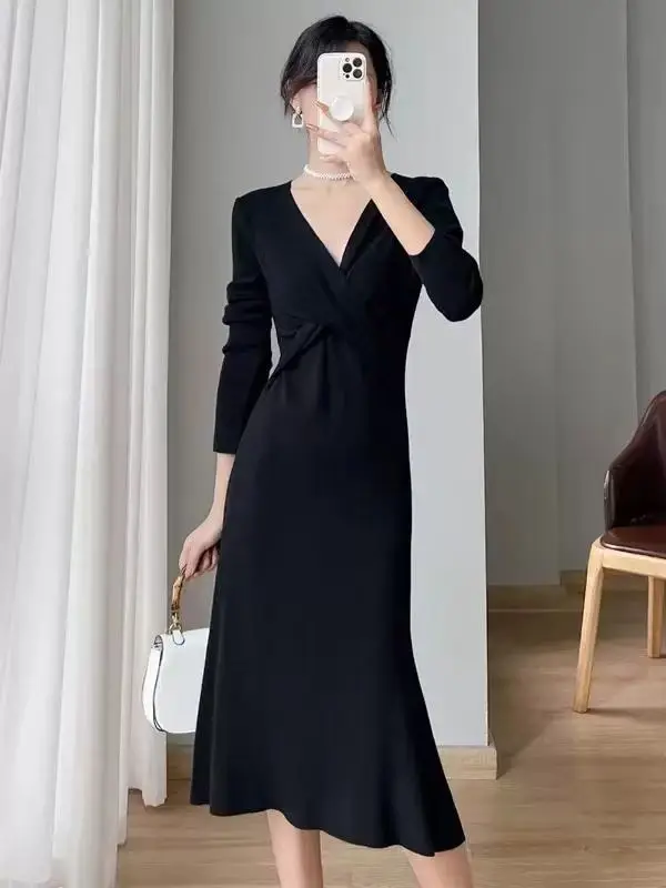 MiiiiX Francuska elegancka sukienka z dzianiny Kobiety 2024 Jesień Smukły dekolt w szpic Proste podstawy Koszula Sweter Sukienka Odzież damska