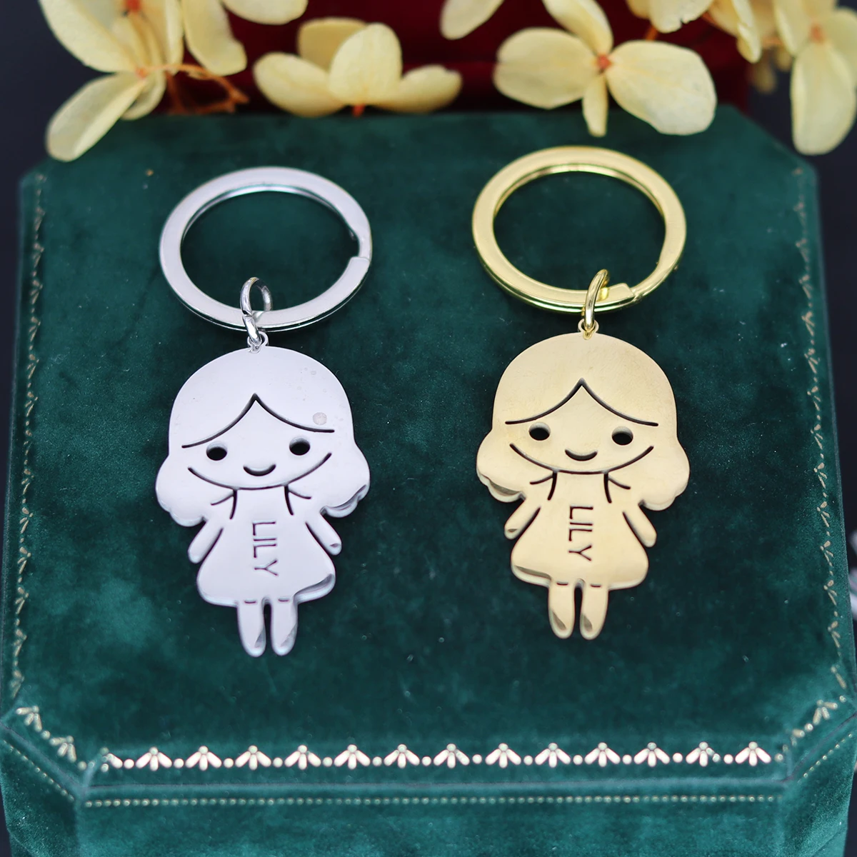 

QIAMNI Personalized Girl Pendant Engrave Name Keychain Stainless Steel Nameplate Date DIY Key Chain Family Couple Jewelry Gift