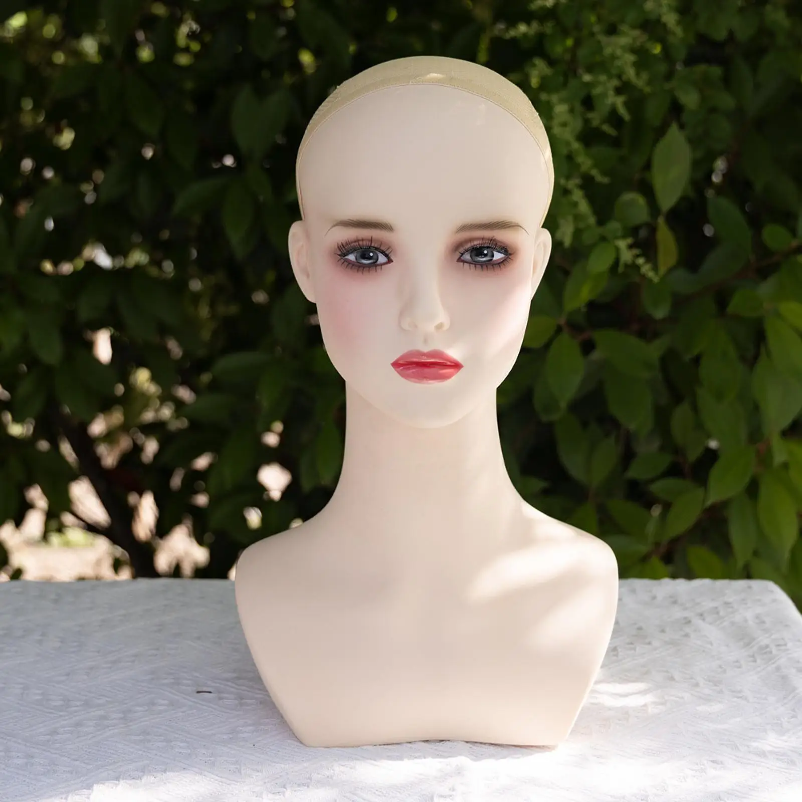 رأس عارضة أزياء للتجميل مع قبعة شعر مستعار، تمثال نصفي مجوهرات متعدد الأغراض مع حامل رأس شعر مستعار للمكياج لقلادة النظارات الشمسية