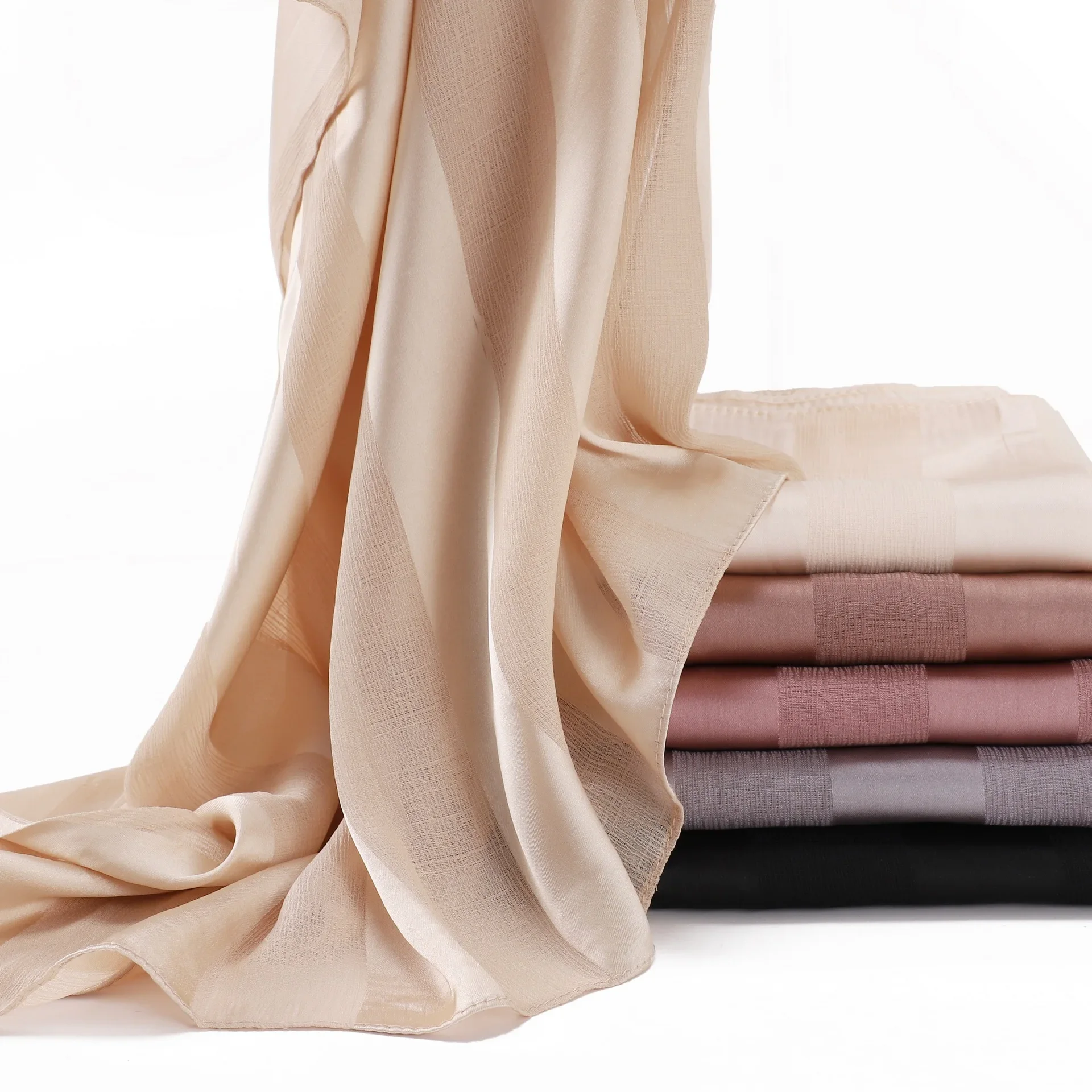 موضة جديدة الساتان وشاح طويل المرأة لامع ماكسي شالات التفاف مسلم الحجاب عمامة الحجاب الإسلام سرق عصابات Foulard 180*70 سنتيمتر