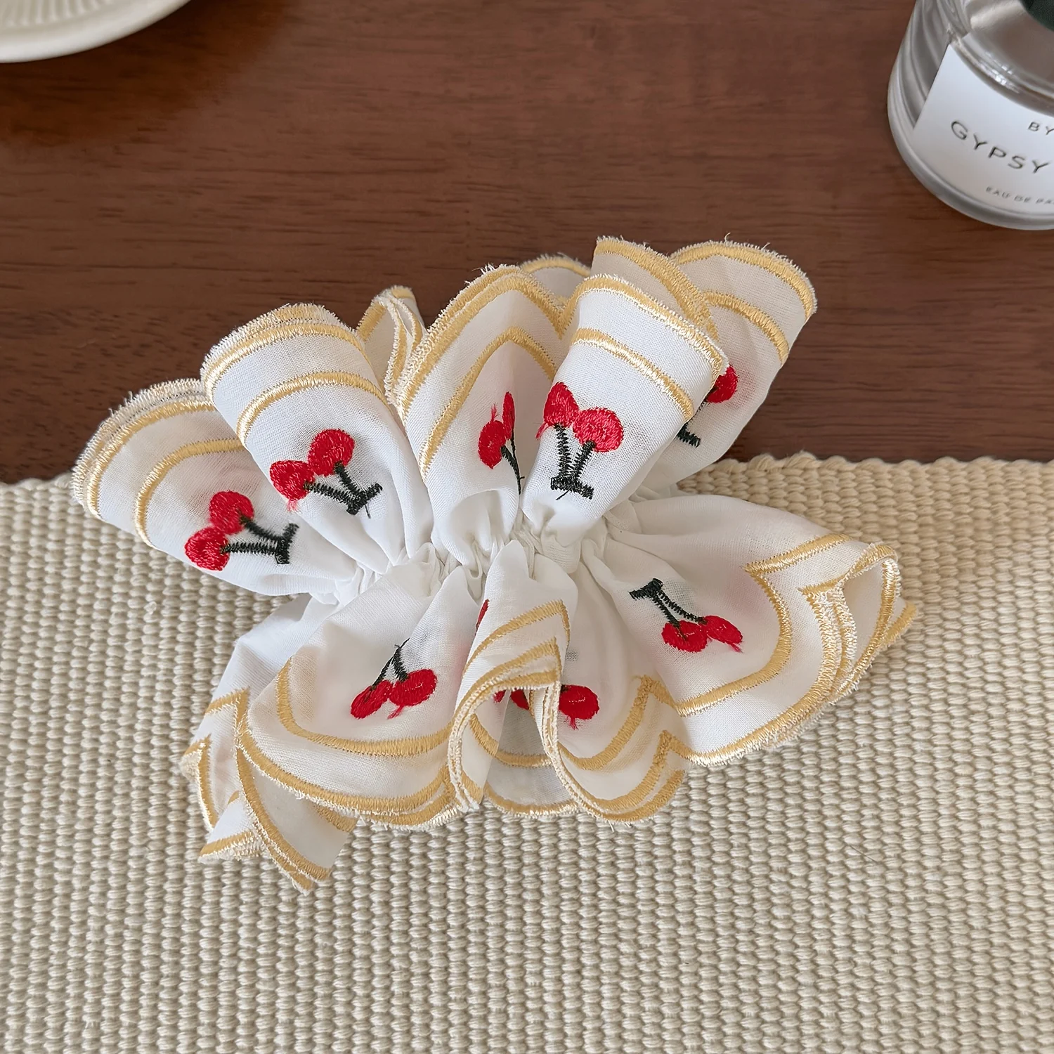 Lady Cherry Embroidery Gold La - đánh giá và giá Travel Accessories Bunnings