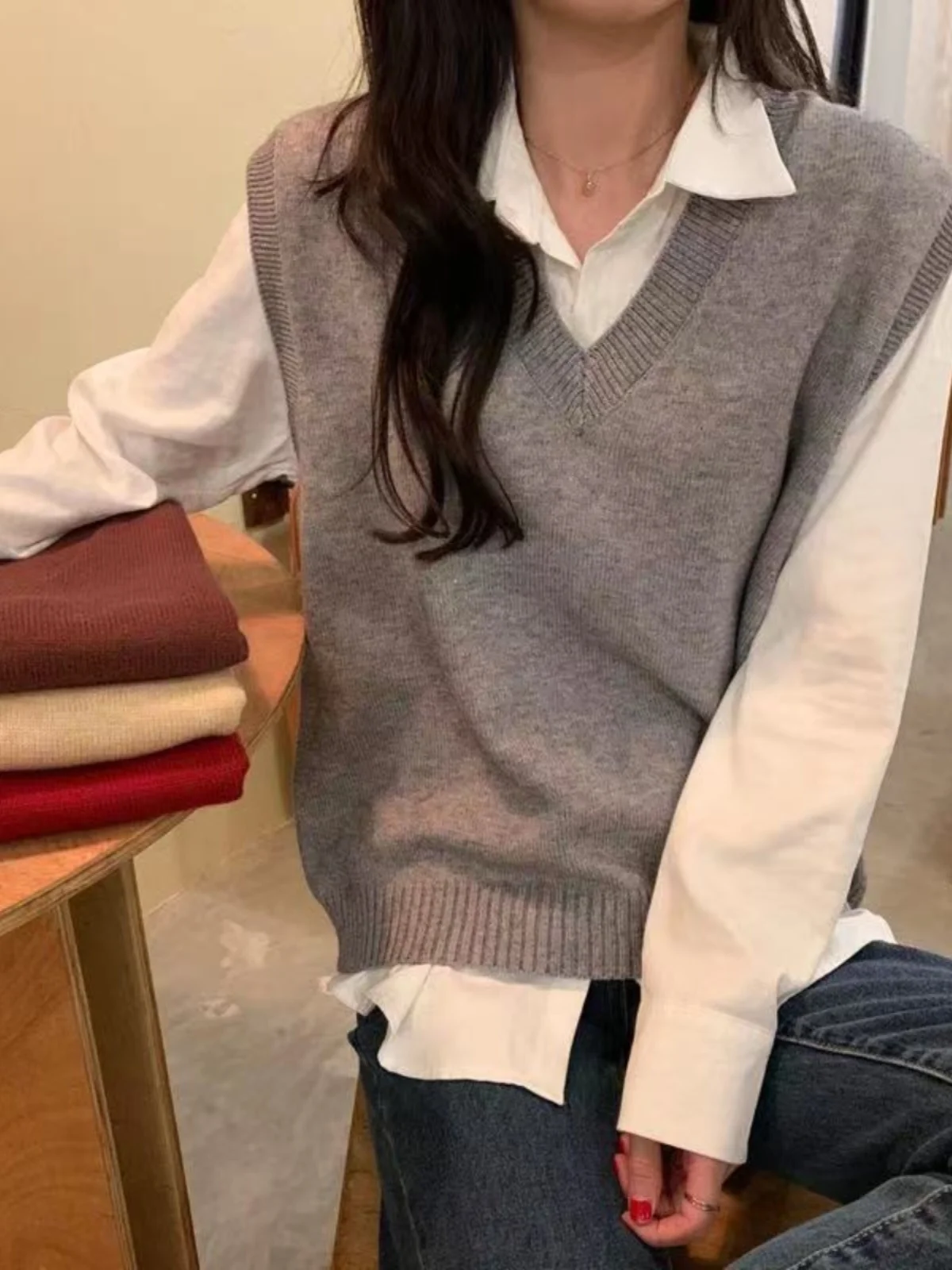 เสื้อกั๊กถักไหมพรมทรงวีสำหรับผู้หญิง ใส่ในฤดูหนาว เนื้อผ้าบาง ใส่เป็นเสื้อนอกหรือเสื้อซับในได้ สวมใส่สบายๆ เหมาะกับการเดินทาง ทรงหลวม ใส่แล้วดูเพรียว