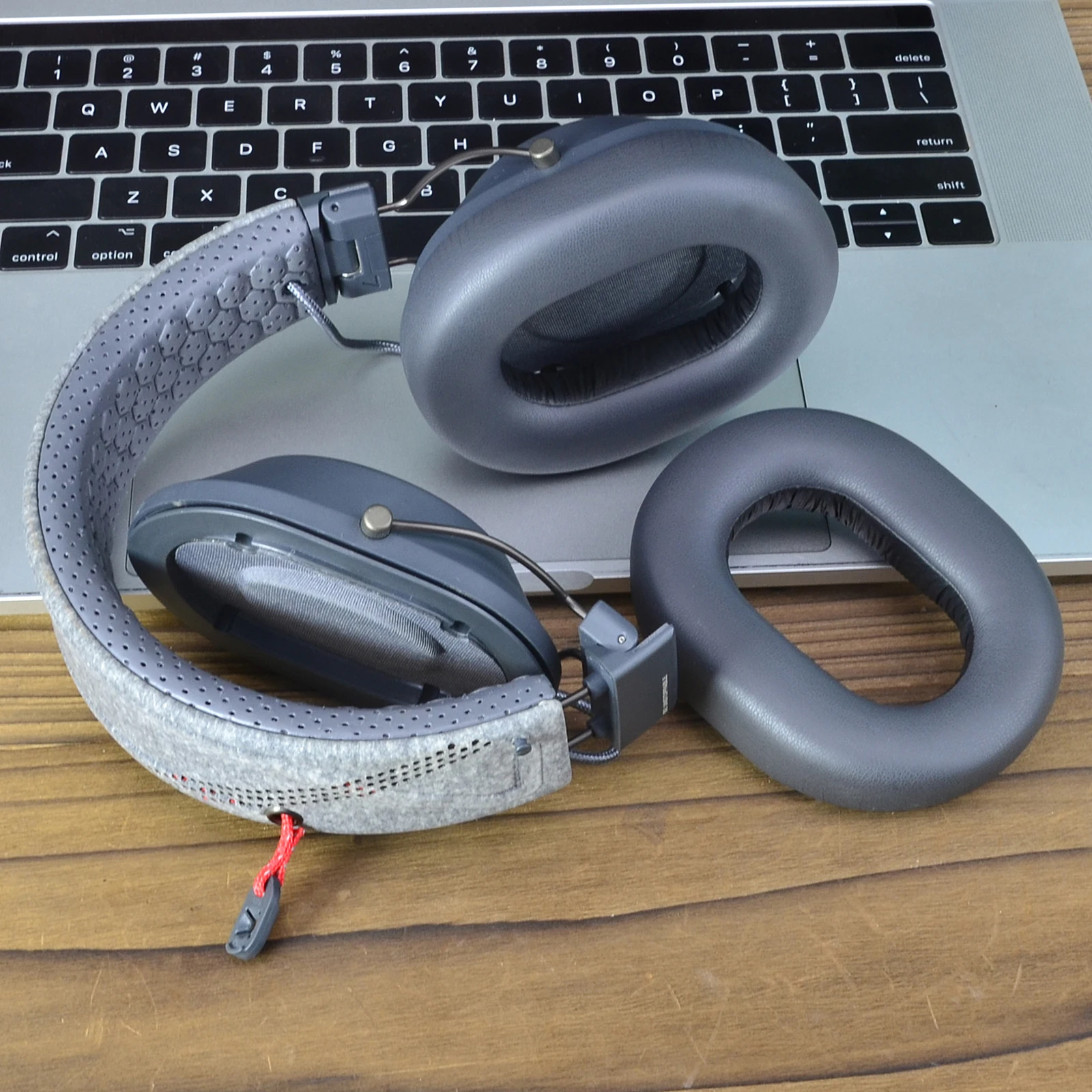 Almohadillas de esponja suave para auriculares Plantronics BackBeat FIT 6100, fundas de cojín, accesorios de repuesto para auriculares, 1 par