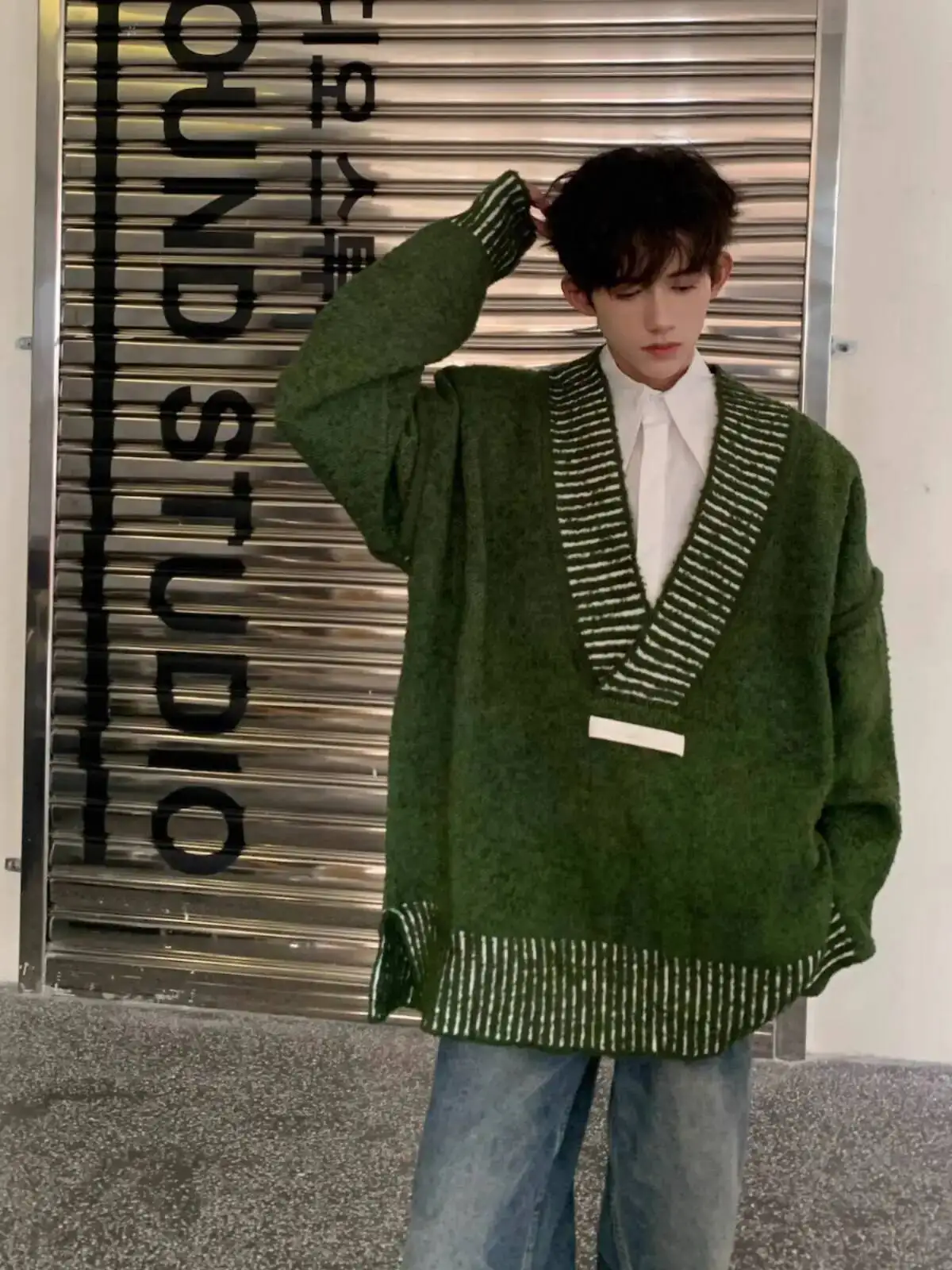 Man Sweater Knitting Men's Apricot V Neck Sweater Vintage Lazy Style Low Cut Outerwear Premium Couple Knitwear