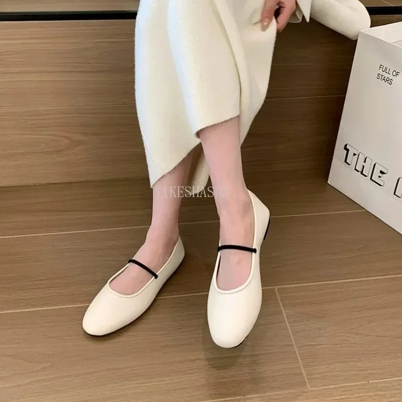 2024 Scarpe basse da donna Moda Slip superficiale su scarpe da balletto con suola morbida Scarpe da ballerina da esterno per designer casual da donna