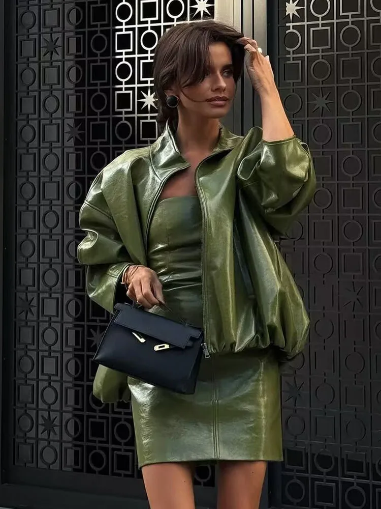 Damskie wiosenne komplety modowe: gładka sukienka mini bez ramiączek, bez rękawów i z odkrytymi plecami + krótkie kurtki z długim rękawem, kołnierzykiem i zamkiem błyskawicznym.