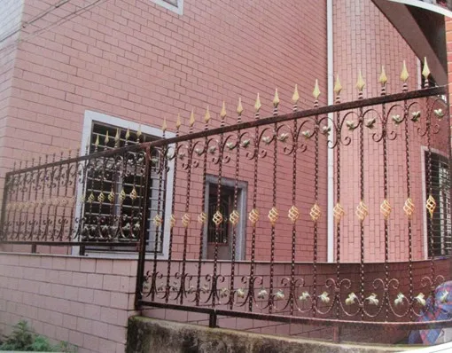 China Metal Fence Steel Fence Iron Fence High Quality Outdoor Horizontal Aluminum Slat Fence Panels L 8FT* H 4/5/6FT