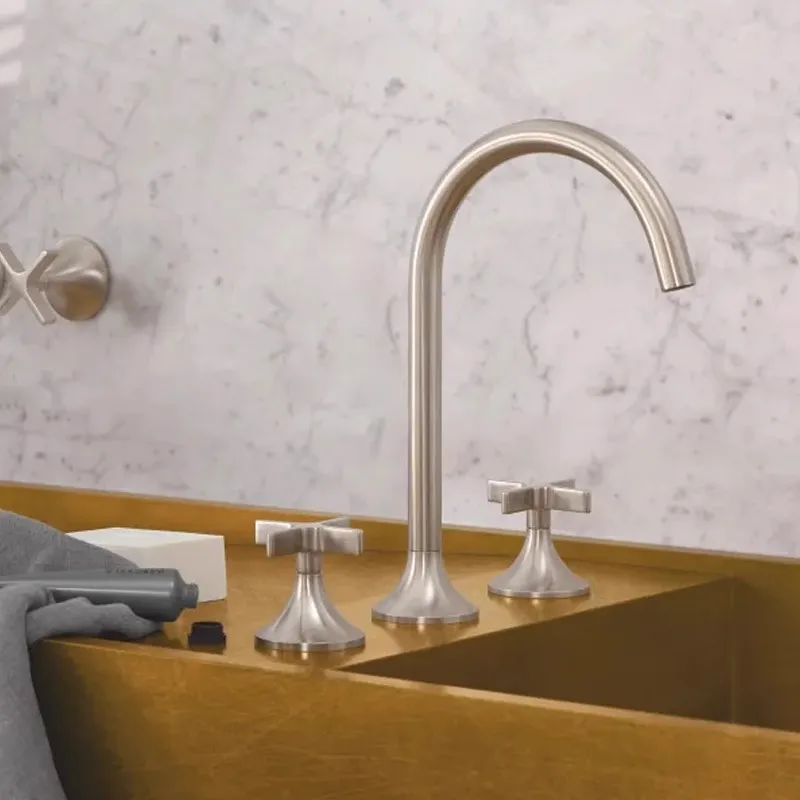 

Copper three hole basin faucet with hot and cold water, dual handle washbasin, European style faucet