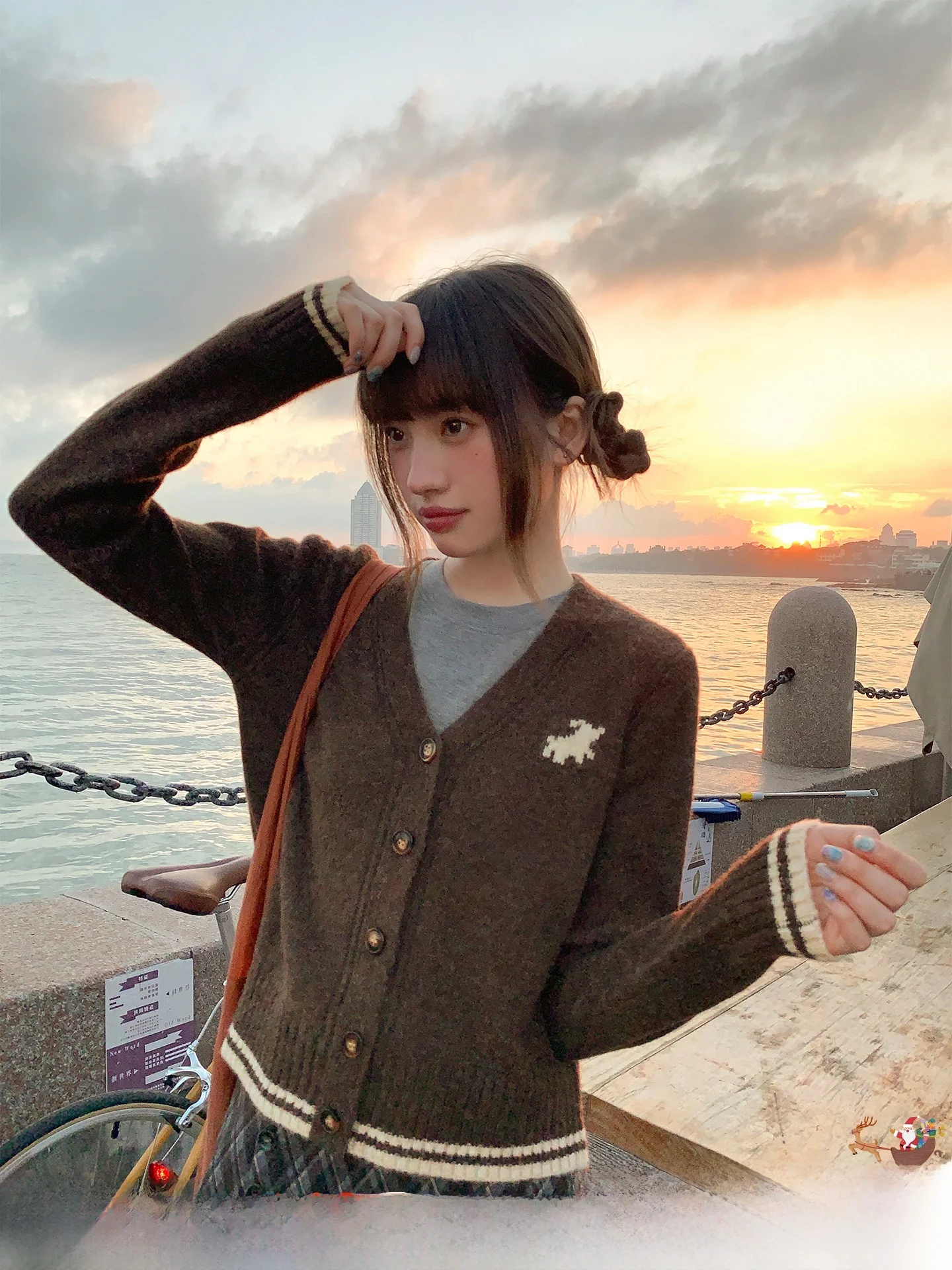 

Женский повседневный вязаный открытый кардиган с вышивкой V-Ne, осень 2024, новый мягкий свободный топ, моющийся студенческий ...