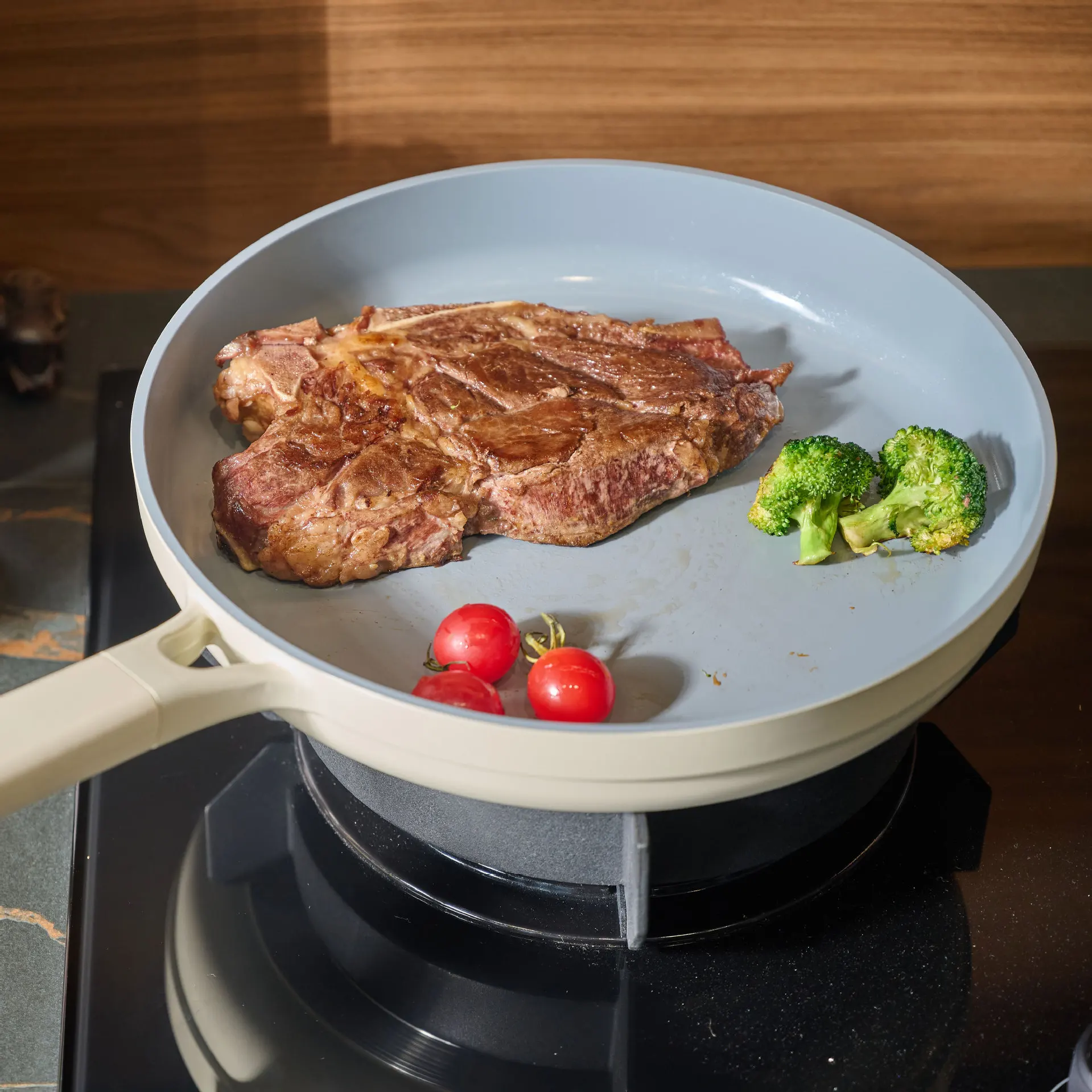 

28cm Non-stick Frying Pan for Household Use, Suitable for Frying Steak, Fish and Eggs.pot and Pan Set