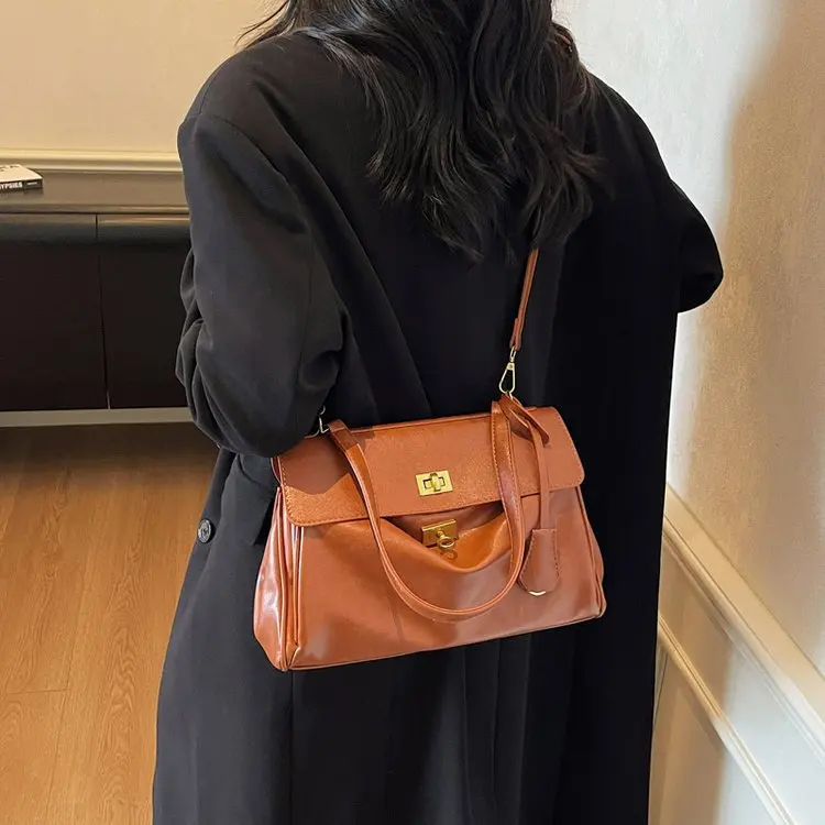 

2025 Summer 441 New PU Lock Large Shoulder Bag Small Square Bag Underarm Zipper Fashionable Versatile Messenger Bag
