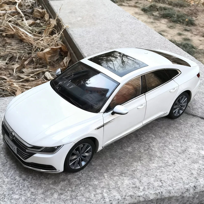 

1/18 2021 CC Couper Alloy Sports Car Model Diecasts Metal Vehicles Car Model High Simulation Collection Kids Toy Gift Decoration