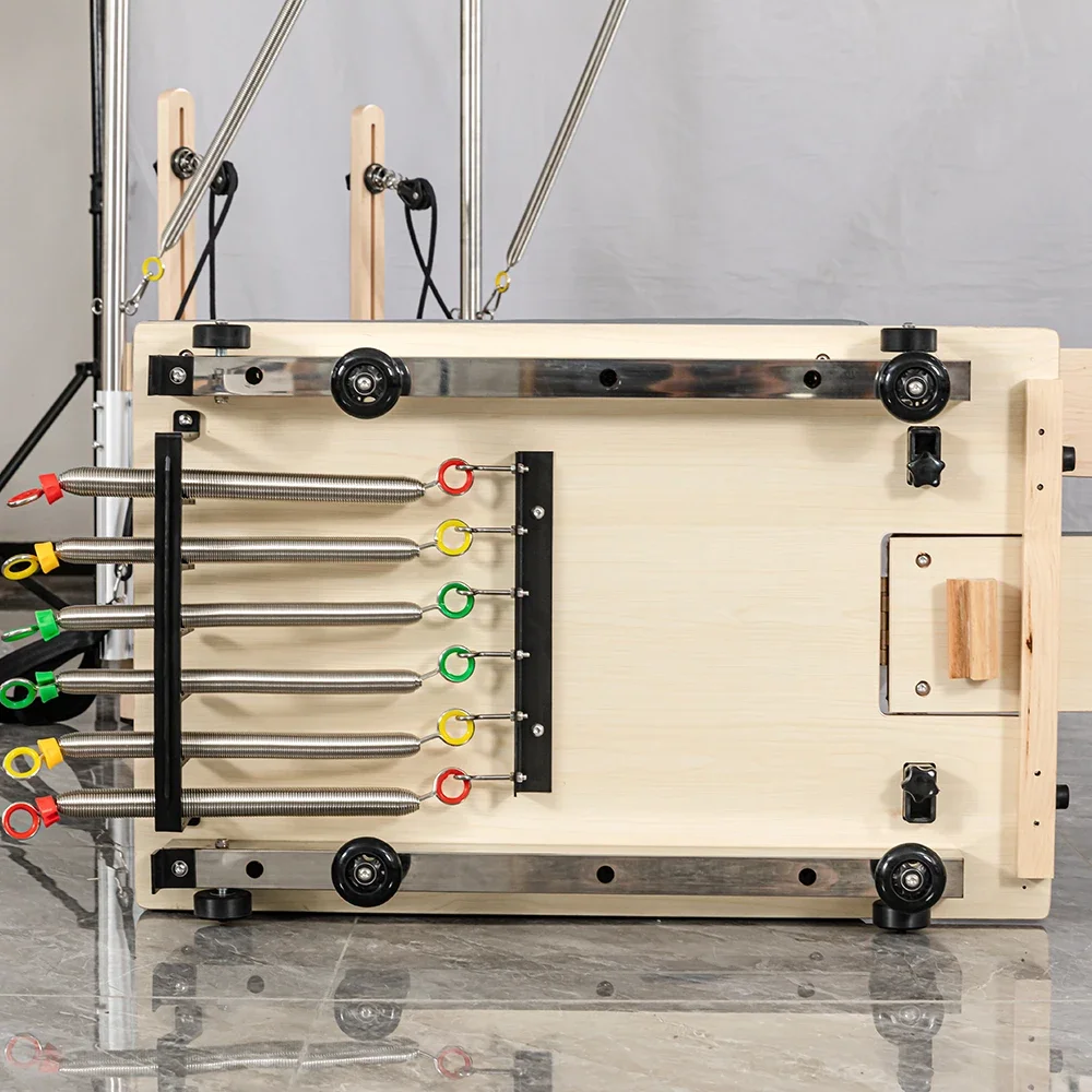 カスタマイズされた多機能ピラティス機器、完全な空中ブランコキャデラックを備えたメープルウッドリフォーマー、新しいデザイン