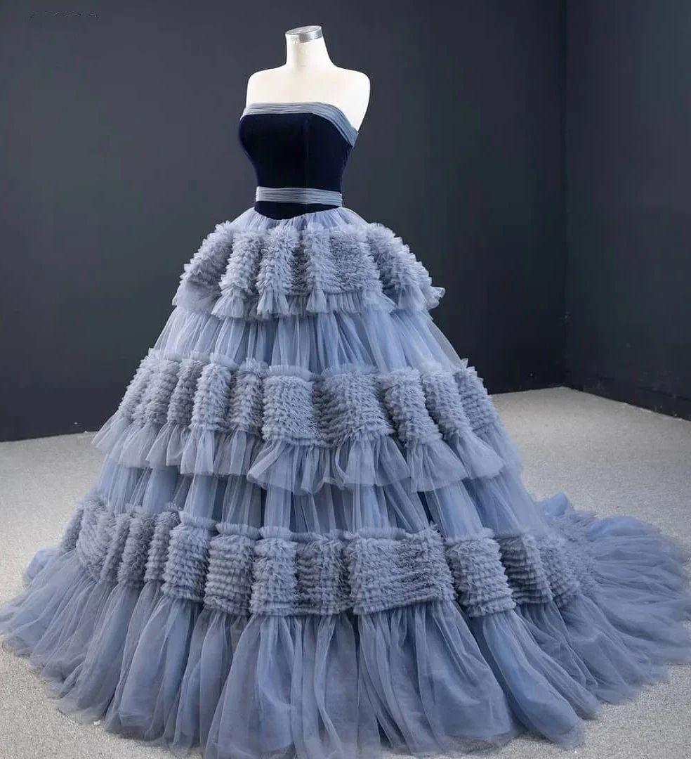 Abito da sposa blu fumo senza spalline abito da ballo in Tulle a strati lunghezza del pavimento abiti da sera con abito lungo da treno per le donne 2023