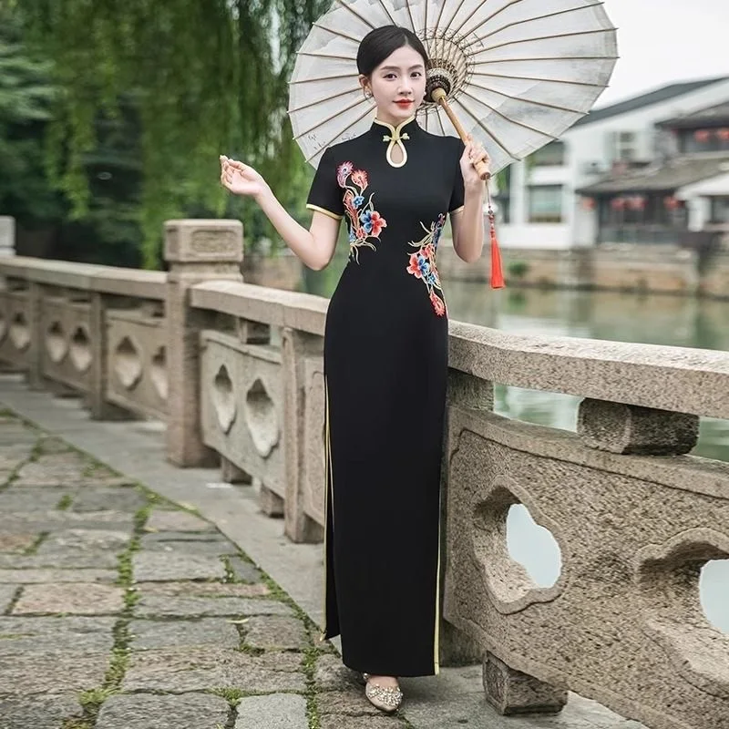 

Women Traditional Vietnam Aodai Cheongsam Oriental Ethnic Style Embroidery Performance Wedding Party Dress