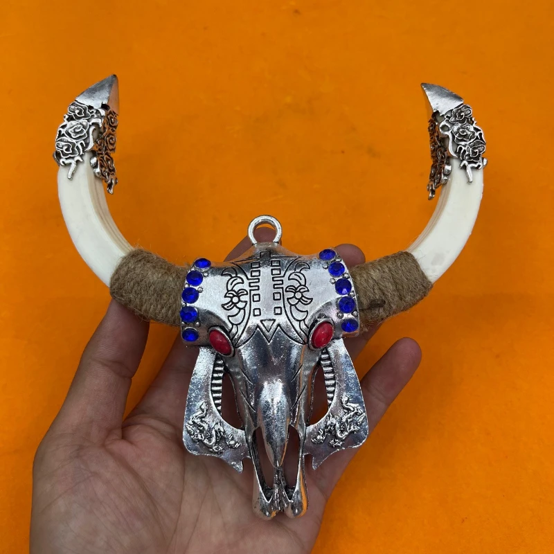 Little fairy/Tibetan silver artificially domesticated pig tooth cow head ornament Home Decor Arts and Crafts Living Room Artwork